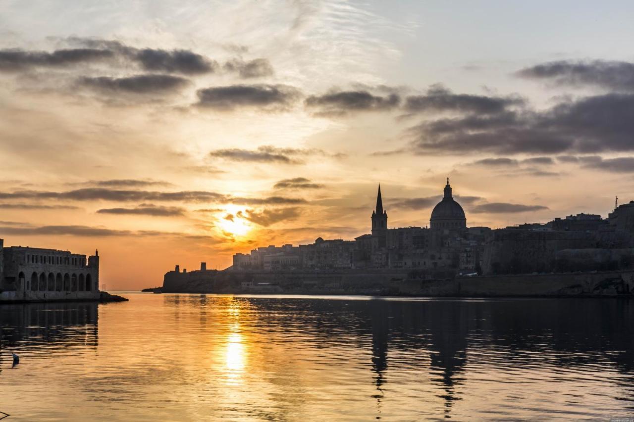 Splendid Seaside Retreat On Spinola Bay Apartment Saint Julian's Bagian luar foto