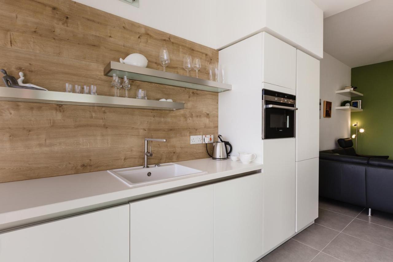Splendid Seaside Retreat On Spinola Bay Apartment Saint Julian's Bagian luar foto