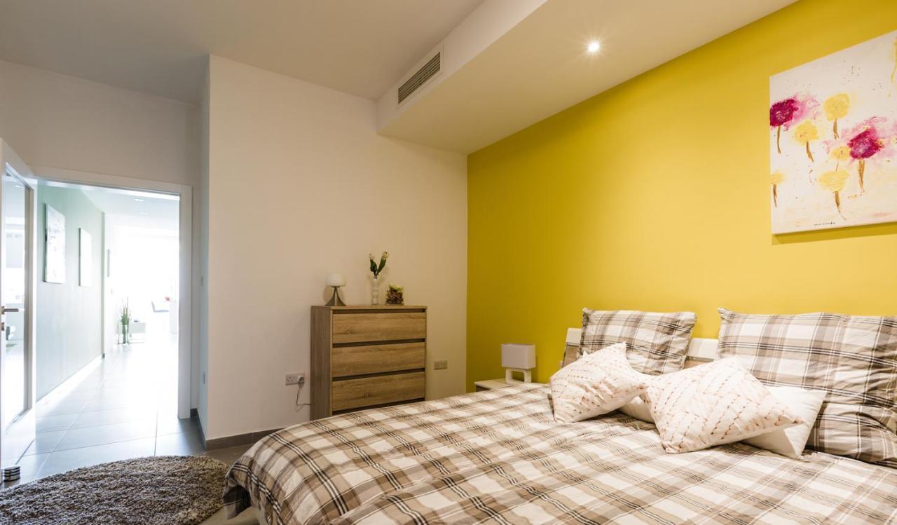 Splendid Seaside Retreat On Spinola Bay Apartment Saint Julian's Bagian luar foto