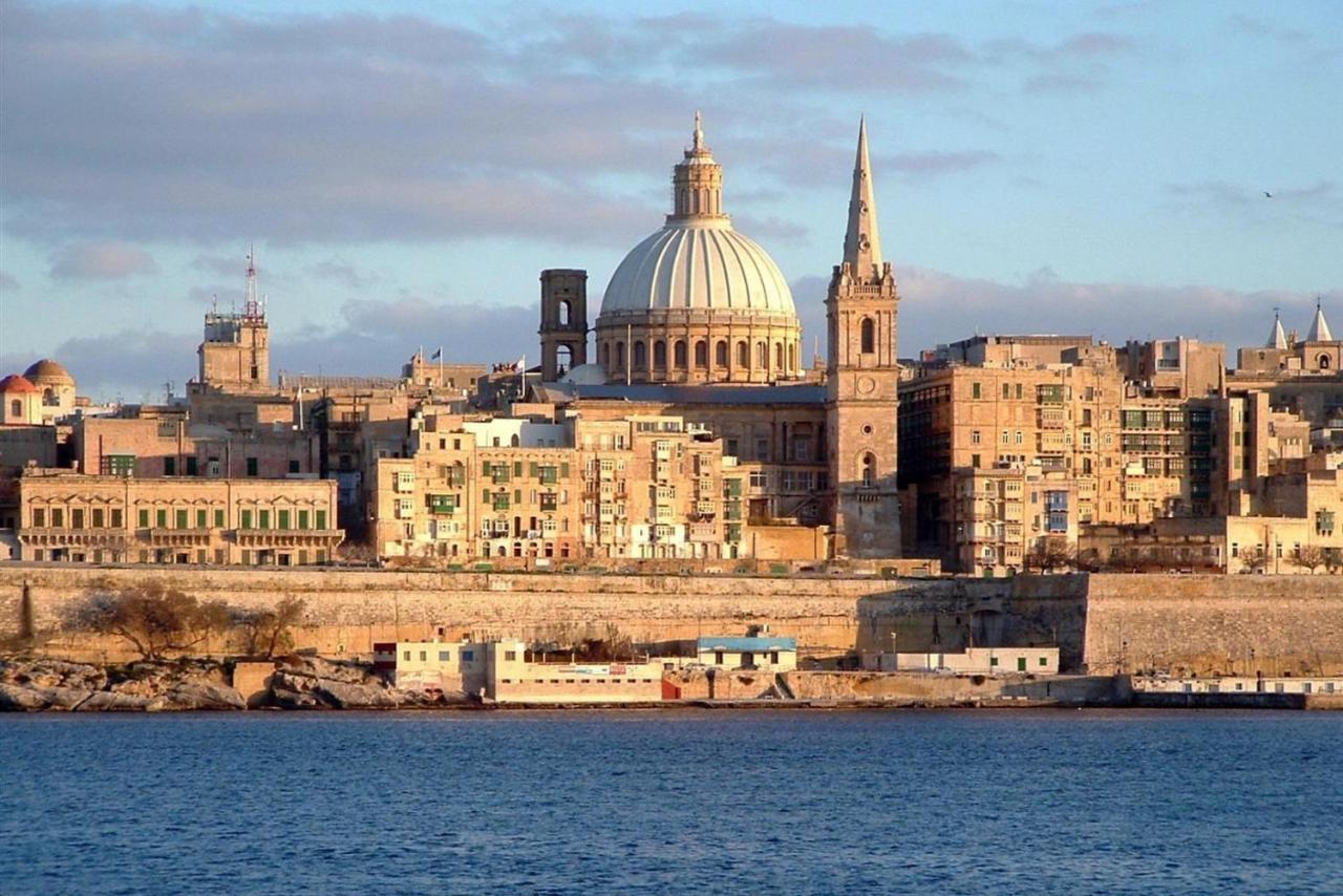 Splendid Seaside Retreat On Spinola Bay Apartment Saint Julian's Bagian luar foto